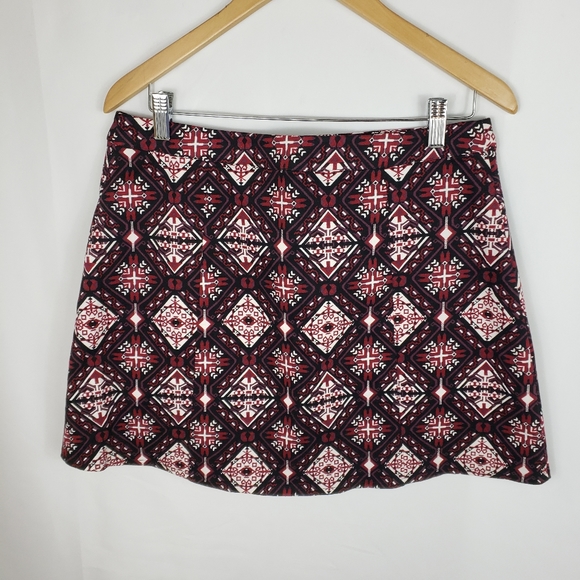 3/$20 H & M Merlot & Black Aztec Print Skirt Sz 12 - Picture 2 of 6